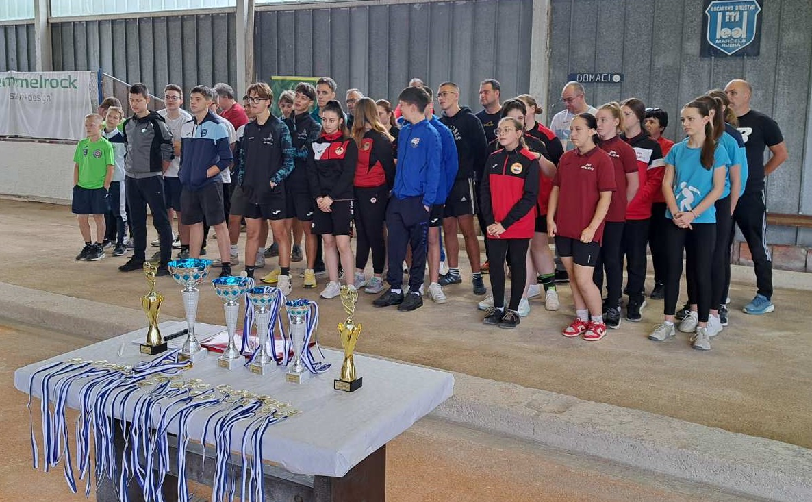 Juniorski turnir trojki u Marčeljima okupio mlade boćarske nade