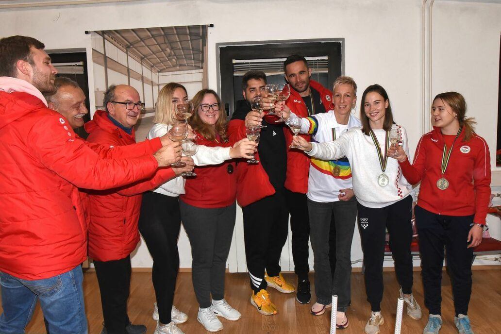 Trofejne hrvatske boćarice dočekane na Podvežici: Medalje oko vrata i puno emocija